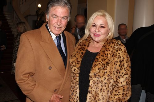 40 χρόνια πριν: Η Μπέσσυ Αργυράκη νύφη με τιάρα και νυφικό από οργάντζα