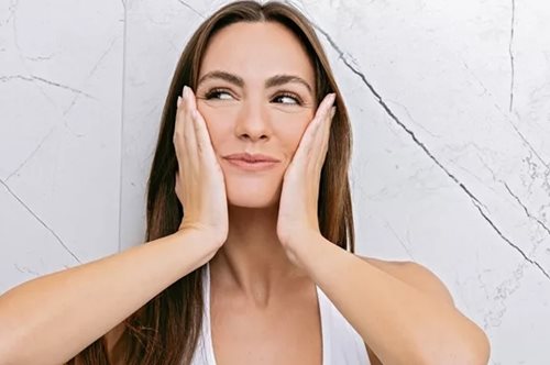 French Girl Glow: Το μυστικό της Μαρίας Παπαγεωργίου για μια επιδερμίδα που ακτινοβολεί υγεία και νεότητα