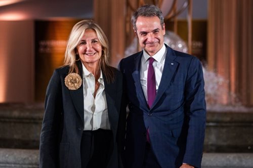 Το μαύρο κοστούμι και το navy look: Οι δύο εμφανίσεις της Μαρέβας Μητσοτάκη στην Ουάσινγκτον