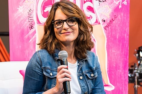 Τίνα Φέι: Ποια είναι η  Ελληνίδα που χαρίζει γέλιο στο Χόλιγουντ;