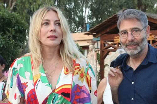 Η Σμαράγδα Καρύδη φόρεσε το πιο cool εμπριμέ φόρεμα του καλοκαιριού