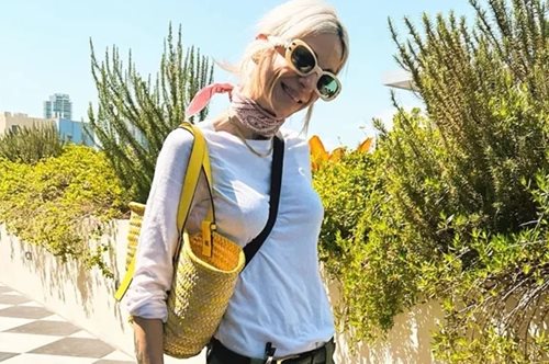 Η Σοφία Καρβέλα φόρεσε το τζιν που θα σε κάνει να δείχνεις ψηλότερη