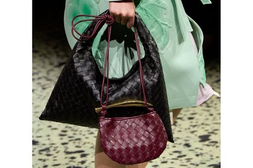 Bottega Veneta: Η νέα τσάντα του οίκου θα γίνει η αγαπημένη των fashionistas