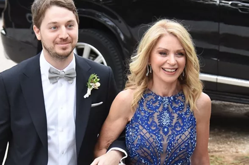 Χτενίσματα για τη μαμά της νύφης και του γαμπρού: 7 ιδέες από τις πιο κομψές Ελληνίδες celebrity μαμάδες