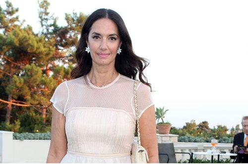 Η Νόνη Δούνια συνδύασε τα πιο απρόσμενα παπούτσια με chino παντελόνι - τα αγαπημένα των μοντέλων