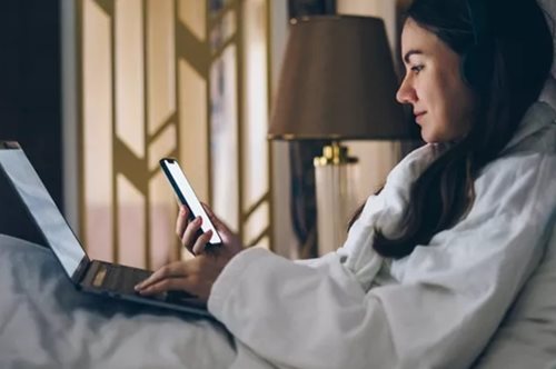 Πέντε βραδινές συνήθειες που αυξάνουν το λίπος στην κοιλιά