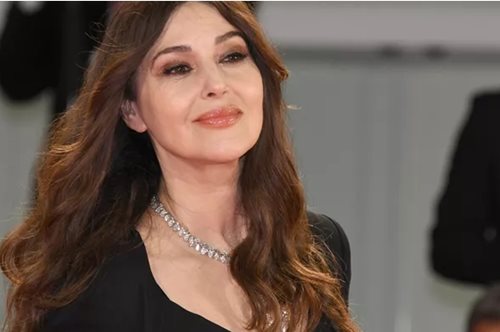 Mόνικα Μπελούτσι: Το προϊόν που την κάνει να δείχνει 10 χρόνια νεότερη