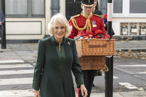 Η βασίλισσα Καμίλα αντικαθιστά τις παραδοσιακές 