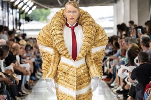 Θα μπορούσες ποτέ να φανταστείς ότι αυτό το παλτό είναι φτιαγμένο από αποτσίγαρα;