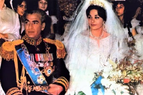 Η τραγική ιστορία της τελευταίας βασιλικής οικογένειας του Ιράν γίνεται σειρά