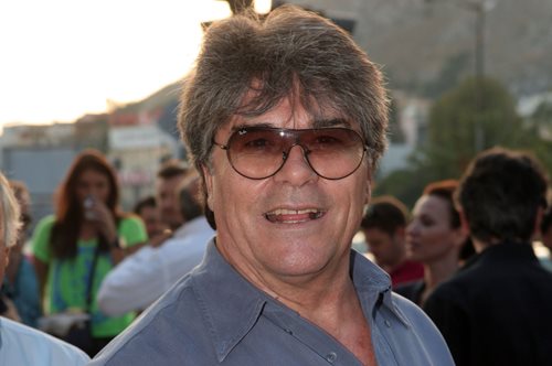 Πάνος Μιχαλόπουλος: O γόης του '80 έκανε μια σπάνια δημόσια εμφάνιση μετά από 14 χρόνια