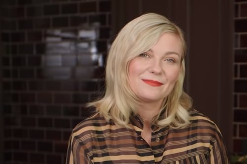 Κίρστεν Νταστ: μας ξεναγεί στο σπίτι της με τα σπάνια οικογενειακά κειμήλια