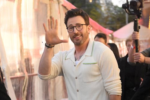 Κρις Έβανς: Παντρεύτηκε την Alba Baptista σε ιδιωτική τελετή