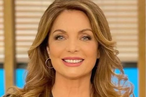 Η Άντζελα Γκερέκου ποζάρει με τις αγαπημένες της συμμαθήτριες