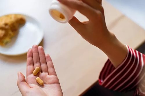 Παίρνεις αντιβίωση; Μην φας αυτές τις 7 τροφές!