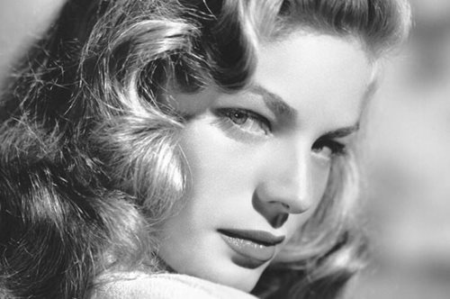 Λορίν Μπακόλ: 100 χρόνια από τη γέννηση της περίφημης φαμ φατάλ, του κοριτσιού που ξετρέλανε τον Μπόγκαρντ