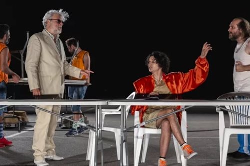 Σφήκες: Μια ψύχραιμη κριτική