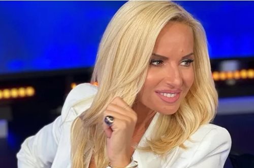 Με κόκκινα μαλλιά στα 21 της: Η Μαρία Μπεκατώρου, κυριολεκτικά αγνώριστη, στην πρώτη της εκπομπή το 1995