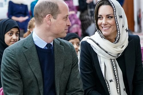 Η Κέιτ Μίντλετον είναι classy και με μαντήλα