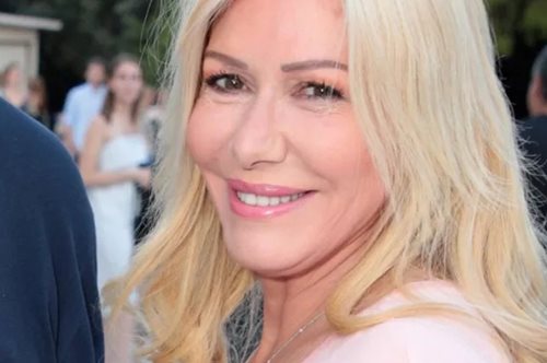 Η σπάνια εμφάνιση της Λίζας Δουκακάρου με τον σύζυγό της - Ήρεμη και χαμογελαστή