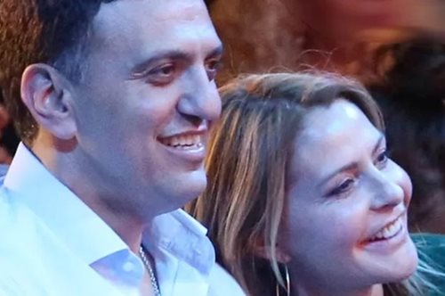 Η Τζένη Μπαλατσινού με την απόλυτα κομψή φούστα με υπογραφή Victoria Beckham