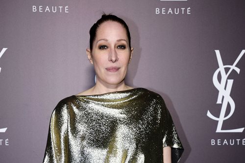 Κόρα Καρβούνη: Η λαμπερή εμφάνιση, με φόρεμα Angelos Bratis λέει 