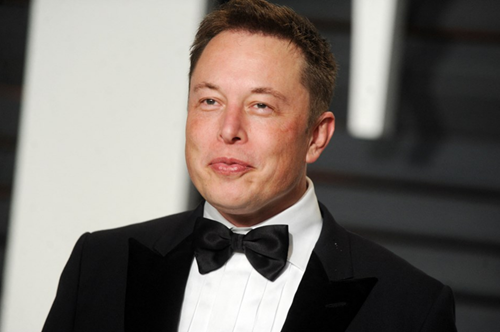 Έλον Μασκ: Επέστρεψε στο Twitter με μια φωτογραφία του με τους 4 γιους του και τον Πάπα