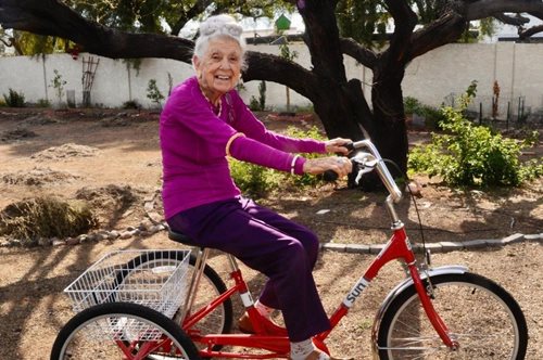 Γιατρός 102 ετών αποκαλύπτει το μυστικό της μακροζωίας και της ευτυχίας