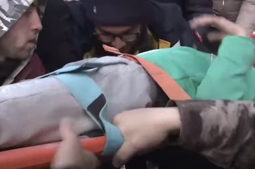 Γιος του πυροσβέστη που έβγαλε ζωντανό τον 11χρονο Ανδρέα από τα ερείπια στον σεισμό του Αιγίου, είναι ένας από τους διασώστες της 7χρονης στη Χατάι της Τουρκίας