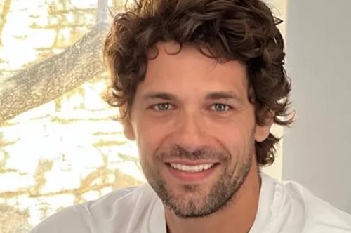 Αποστολής Τότσικας: Φωτογραφίζεται με την κόρη του, Ειρήνη Τότσικα, χαρίζοντας φως στις μέρες μας