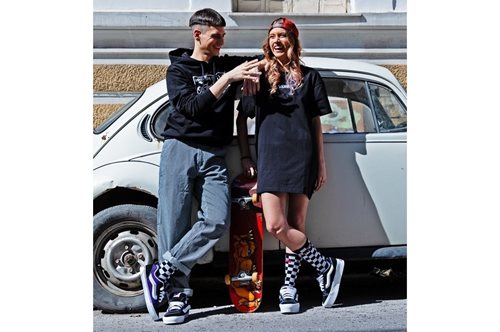 Το πρωταγωνιστικό δίδυμο της σειράς Milky Way φωτογραφήθηκε για την Madame Figaro με τις απόλυτες τάσεις του streetwear