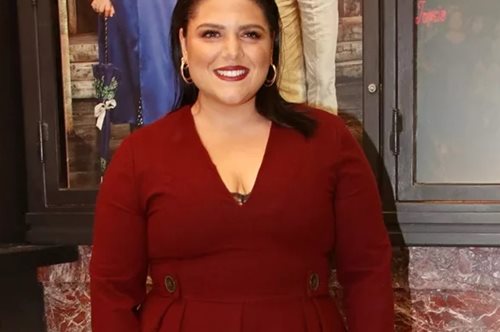 Το μίνι φόρεμα με παγιέτες της Δανάης Μπάρκα είναι το απόλυτο holiday inspo