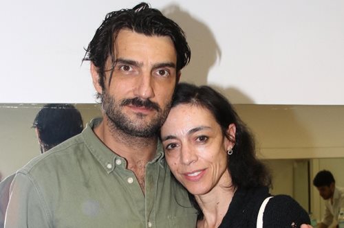 Έλενα Τοπαλίδου: Το 60s φόρεμα στην πρεμιέρα του συντρόφου της Νίκου Κουρή