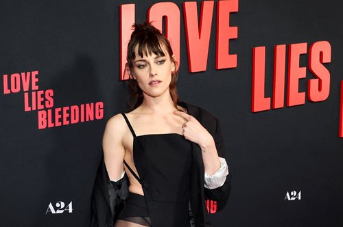 Κρίστεν Στιούαρτ: Στο κόκκινο χαλί με ένα μόνο σέξι κορμάκι