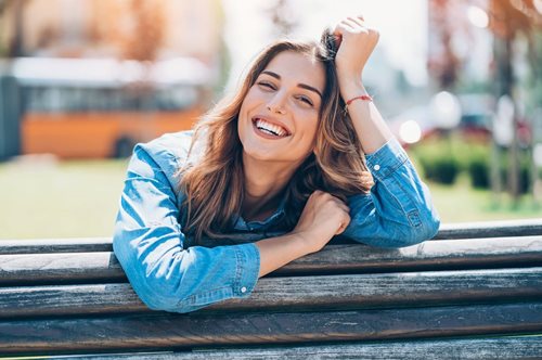 Και όμως, κάποιες γυναίκες δεν κάνουν ρυτίδες. Εσύ είσαι από αυτές;