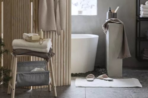Summer Time | Πώς θα ανανεώσετε έξυπνα και εύκολα τα λευκά είδη στο μπάνιο σας