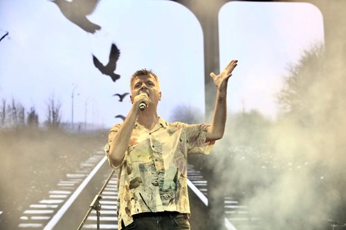 Συναυλία Τέμπη: Ρίγη συγκίνησης προκάλεσε το τραγούδι που έγραψε και ερμήνευσε ο Φοίβος Δεληβοριάς στο Καλλιμάρμαρο