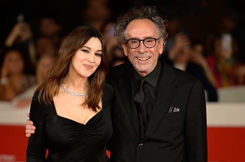 Μόνικα Μπελούτσι: Η θεά κλείνει τα 60 και ο Τιμ Μπάρτον της κάνει το ωραιότερο δώρο που θα μπορούσε να ονειρευτεί κάθε γυναίκα