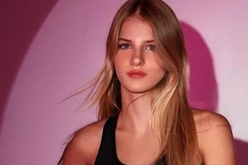 Η Άννα - Μαρία Ίβιτς πιο σέξι από ποτέ: Η βραδινή εμφάνιση με mini φόρεμα και ψηλοτάκουνα πέδιλα στο πλευρό της Ελένης Πετρουλάκη