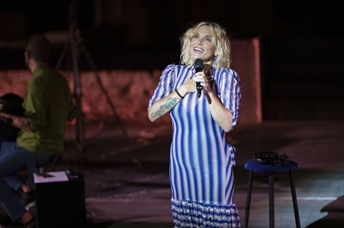 Ελεωνόρα Ζουγανέλη: Η σπάνια οικογενειακή φωτογραφία στην Επίδαυρο