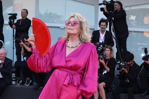 Αμάντα Λιρ ετών 83: Η ανδρόγυνη μούσα του Νταλί στο Φεστιβάλ Βενετίας