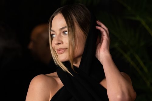 Mάργκοτ Ρόμπι: Η εμφάνιση στο κόκκινο χαλί με τη μητέρα της που είναι εξίσου εντυπωσιακή