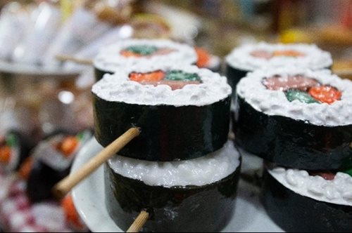 Θεσσαλονίκη: Λαμπάδες όλο τρέλα- από σούσι ως τενεκέ ελαιόλαδου