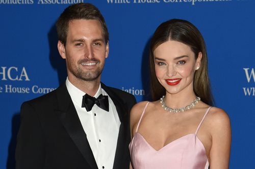 Μιράντα Κερ: Έσβησε τα χρέη των τελειόφοιτων φοιτητών για τις σπουδές τους σε πανεπιστήμιο της Καλιφόρνια