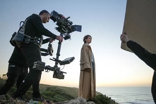 H νέα καμπάνια της Answear σας καλεί να ντύσετε τη ζωή σας με πολύτιμες στιγμές