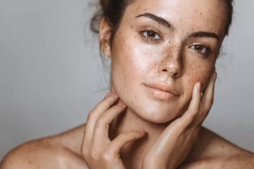 Αυτό είναι το σημάδι που πρέπει να σε κάνει να αλλάξεις τις skincare συνήθειές σου