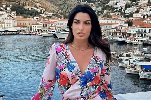 Η Τόνια Σωτηροπούλου φόρεσε το μαγιό που θα αναδείξει το -μελλοντικό- μαύρισμά σου