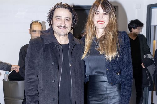 Λίνα Πρίντζου: Η pencil δερμάτινη φούστα που φόρεσε είναι το all day item του 2024