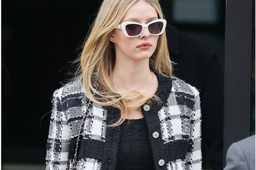 Apple Martin: Η κόρη της Γκουίνεθ Πάλτροου ήταν το απόλυτο Chanel girl στο ντεμπούτο της στην Εβδομάδα Μόδας Υψηλής Ραπτικής στο Παρίσι