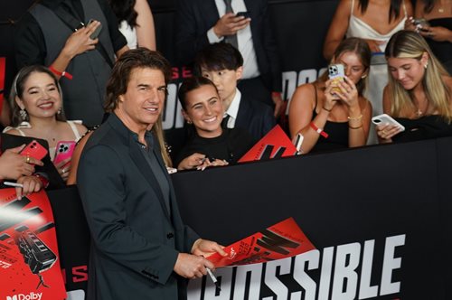 Ο Toμ Κρουζ χαμογελαστός με αθλητικό look στην Αθήνα